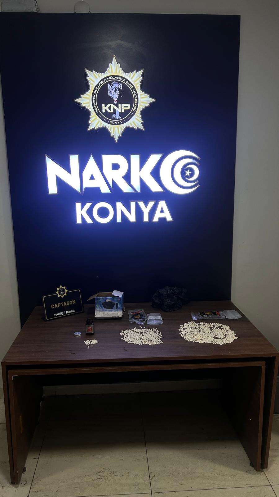 Konya’da çuval çuval uyuşturucu ele geçirildi! 140 isim tutuklandı 1